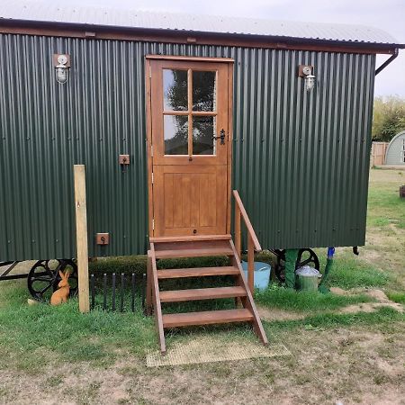 Glamping In Wiltshire In Our Luxury Shepherds Hut Chippenham (Wiltshire) Exterior foto