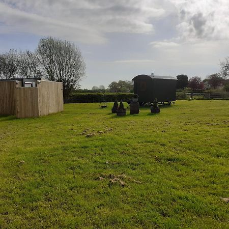 Glamping In Wiltshire In Our Luxury Shepherds Hut Chippenham (Wiltshire) Exterior foto