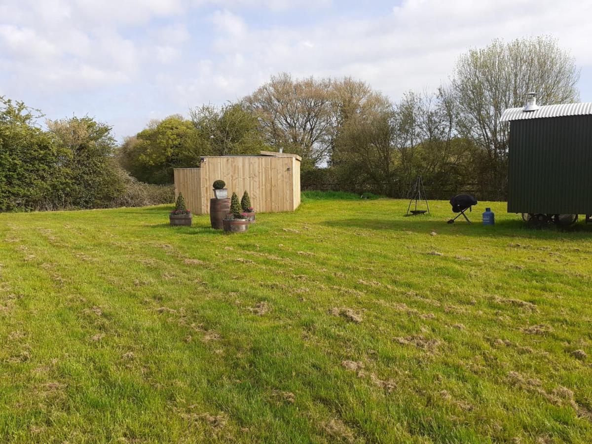 Glamping In Wiltshire In Our Luxury Shepherds Hut Chippenham (Wiltshire) Exterior foto